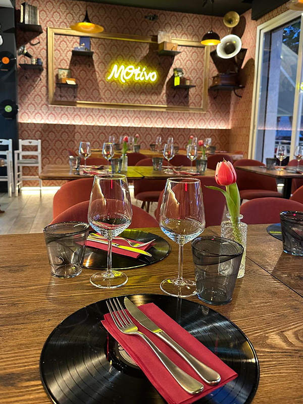MOTIVO Sanremo - Pizzeria & Osteria - Stile Anni 70